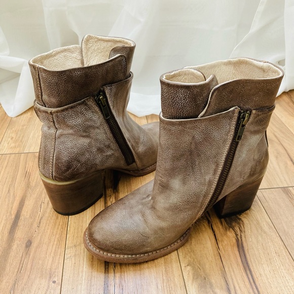 Freebird Clip Boots - Picture 2 of 6